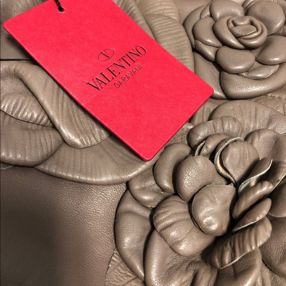VALENTINO GARAVANI Leather Floral Applique Tote bag - Picture 4 of 7